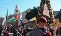 “Nuestra celebración aquí no es una alegría”: Palestinos comparten la Navidad en Belén tras dos años de guerra en Gaza