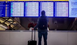 Retrasos y cancelaciones de vuelos por tormenta de nieve en Estados Unidos