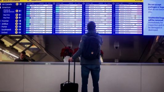 Retrasos y cancelaciones de vuelos por tormenta de nieve en Estados Unidos