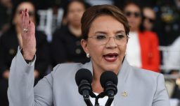 Presidenta de Honduras denuncia que Juan Orlando Hernández planifica “un golpe” contra su Gobierno; el exmandatario responde que es falso