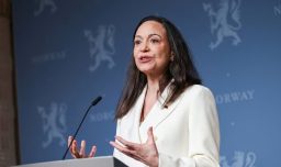 Machado hace su primera aparición pública tras ganar el Nobel de la Paz y asegura que Venezuela pronto será un "país democrático y libre"