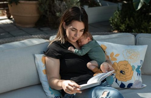 "Yo Cuido, Yo Estudio": ¿En qué consiste la nueva ley que protege a estudiantes que sean madres, padres o cuidadores?