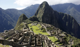 Choque de trenes que transportaban turistas a Machu Picchu deja un muerto y decenas de heridos