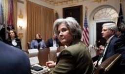 La secretaria general de Donald Trump afirma que el presidente tiene “la personalidad de un alcohólico”