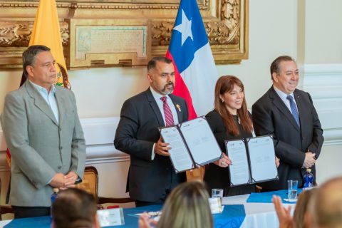 Chile y Ecuador sellan acuerdo para reducir controles aduaneros y agilizar exportaciones e importaciones