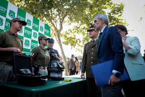 Ministro Cordero con Carabineros de Chile/Ministerio de Seguridad