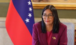 Pese a advertencia de Estados Unidos: Delcy Rodríguez promete destinar “cada dólar” de la venta de petróleo al sistema de salud