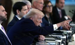 Trump: "Vamos a hacer algo con Groenlandia, ya sea por las buenas o por las malas"