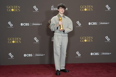 “Adolescencia” arrasó en los Globos de Oro y Owen Cooper se convirtió en el actor más joven en recibir el premio