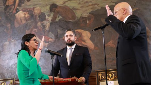 Delcy Rodríguez afirma que “no hay agente externo que gobierne a Venezuela” al hablar del ataque estadounidense