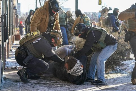 Hombre muere baleado por agentes federales durante manifestación en Minneapolis: Tenía 37 años y sería ciudadano estadounidense