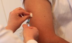 Minsal identifica primer contacto estrecho del caso importado de sarampión confirmado en Chile