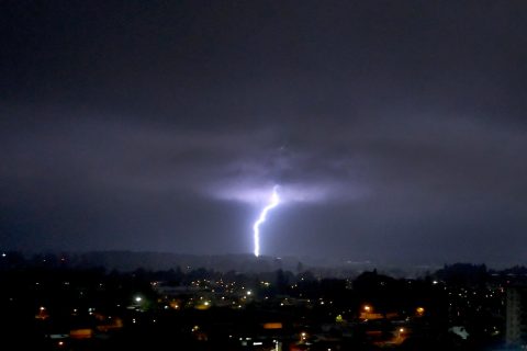 Meteorología emite aviso por probables tormentas eléctricas en el norte del país