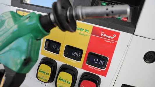 Nueva baja en bencinas: Gasolinas caen $24,3 y diésel $18,1 por litro desde este jueves