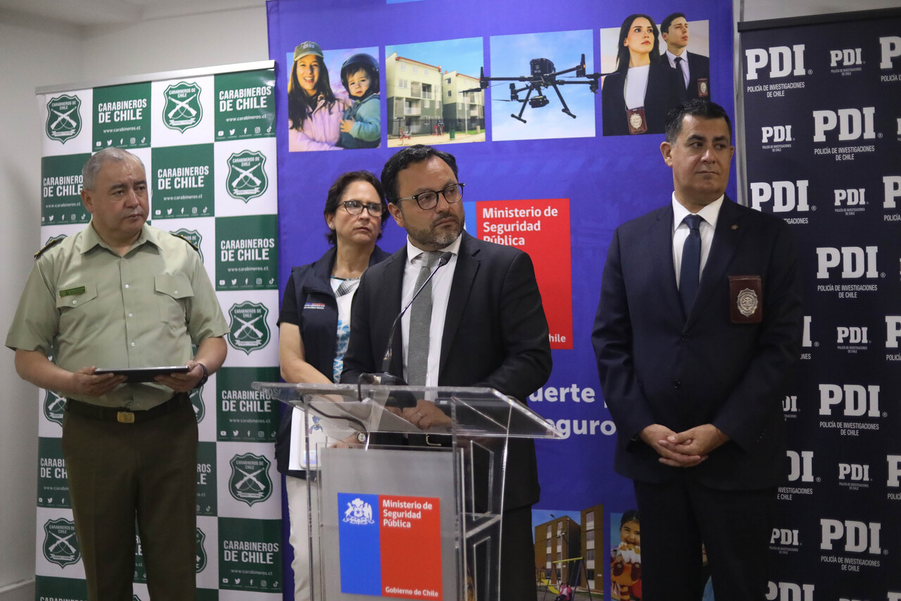 El ministro (s) de Seguridad Pública, Rafael Collado, junto a la subsecretaria de Prevención del Delito, Carolina Leitao, el director de Orden y Seguridad (s) de Carabineros, general Manuel Cifuentes, y el subdirector de la PDI, prefecto inspector Hugo Haeger, entregarán el balance de seguridad de las fiestas de fin de año/Agencia Uno