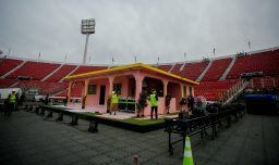 Fiscalizan Estadio Nacional previo a conciertos de Bad Bunny: Instalaron barreras para evitar avalanchas