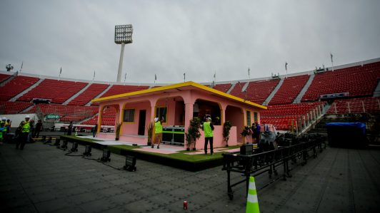 Fiscalizan Estadio Nacional previo a conciertos de Bad Bunny: Instalaron barreras para evitar avalanchas