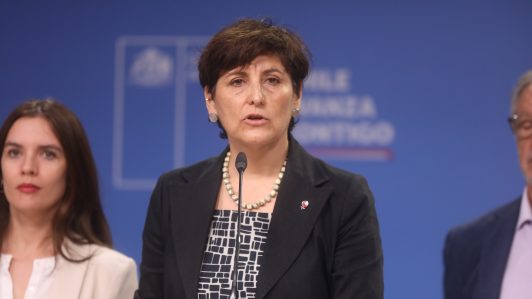 "Hubo mucha confusión": Ministra Aguilera califica como un momento "complejo" la controversia que generó por la cirugía de su madre
