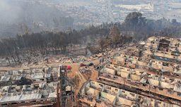 El despliegue en Lirquén para encontrar a las víctimas, una de las zonas más afectadas por los incendios