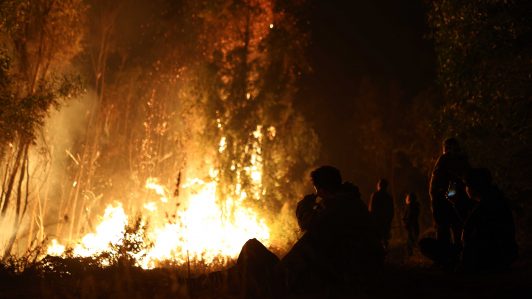 Madre de las mellizas rescatadas en Penco está fuera de riesgo vital, pero su hijo permanece en "condición grave"