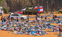 Riesgo sanitario por acopio de ropa tras incendios forestales: Retiran más de 10 toneladas en Penco y Tomé