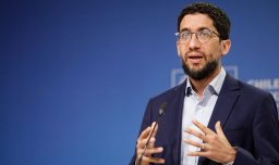 Ministro del Trabajo cuestiona a la UDI por tramitación de Sala Cuna: "Es una mala noticia para las madres y mujeres de Chile"