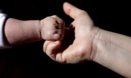 Hallan marihuana en sangre de niña de 2 años ingresada por "somnolencia" en Paraguay