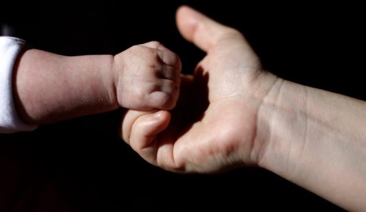 Hallan marihuana en sangre de niña de 2 años ingresada por "somnolencia" en Paraguay