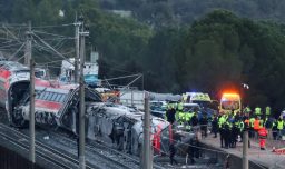 Al menos 39 muertos en colisión de trenes de alta velocidad en España, el peor desastre ferroviario en una década