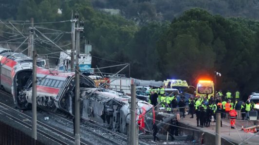 Al menos 39 muertos en colisión de trenes de alta velocidad en España, el peor desastre ferroviario en una década