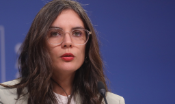 Crece tensión por Sala Cuna Universal: Ministra Vallejo responde a críticas y asegura que “no se trata de quién promulga"