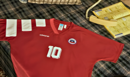 Así es la camiseta retro de la Selección Chilena que lanzará Adidas