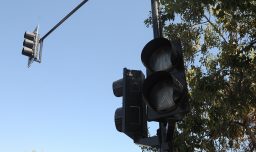 Reportan corte masivo de luz en el sur de Chile: Más de 100.000 clientes permanecen sin suministro eléctrico