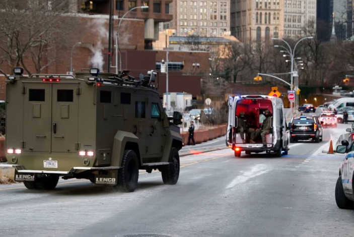 Un vehículo blindado que transporta a Maduro y Cilia Flores llega al Tribunal Federal de Manhattan.