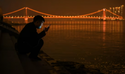 "¿Estás muerto?": La aplicación viral en China para personas que viven solas