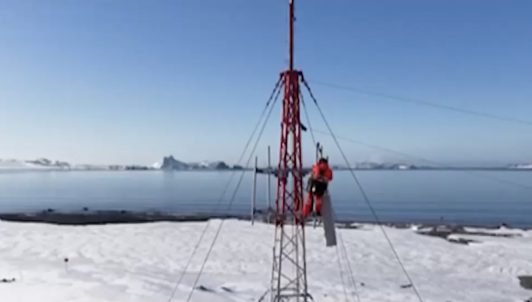 Chile consolida su presencia digital: WOM instala antena en la Antártica con la red 5G más austral del mundo