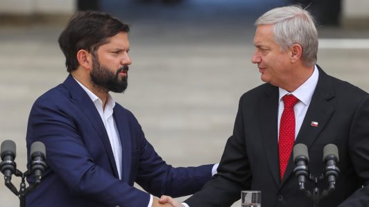 Colaboración entre Boric y Kast: Equipos presidenciales estarían "totalmente enlazados" tras reunión por incendios