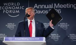 Donald Trump amenaza a Canadá con un arancel del 100% por un posible acuerdo con China