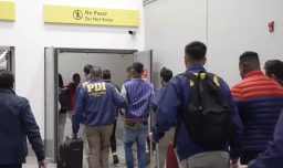 83 personas expulsadas del país en el primer vuelo chárter del 2026: Cometieron delitos o faltas administrativas