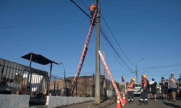 Incendios en el Biobío: CGE finaliza reconstrucción de más de 41 kilómetros de líneas eléctricas dañadas