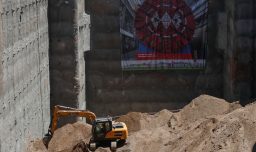 Familia dueña de cadena de supermercados lleva conflicto por terrenos con Metro a la Corte Suprema