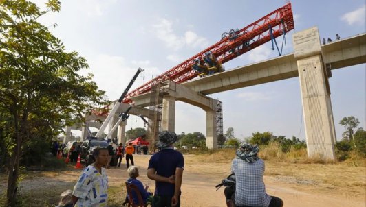 El impactante relato del accidente de tren que dejó 32 muertos en Tailandia: “Escuché gritar ‘salven a los niños’”