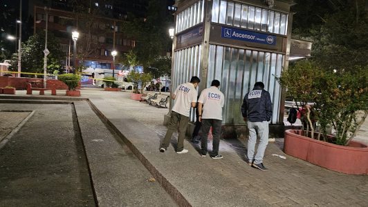 Ataque armado en Plaza Santa Ana de Santiago deja un fallecido y tres personas heridas