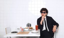 Lucas Espinoza lanza especial en streaming y anuncia gira de verano