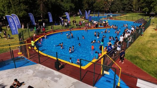 Reabren piscina del parque Quinta Normal tras años de cierre: Revisa los horarios y cómo asistir este verano