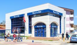 Insólito: Banco de Chile cerró cuenta de ahorro de cliente porque lo declaró muerto