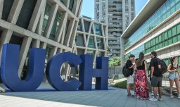 Principalmente en "universitarios de pandemia": Estudio revela un giro hacia el individualismo y la incertidumbre en jóvenes chilenos