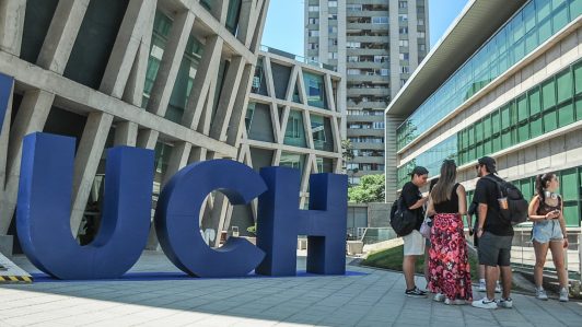 Principalmente en "universitarios de pandemia": Estudio revela un giro hacia el individualismo y la incertidumbre en jóvenes chilenos