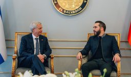 Kast destaca a El Salvador como “faro contra el crimen organizado” durante encuentro con Bukele: "Tenemos mucho que aprender"