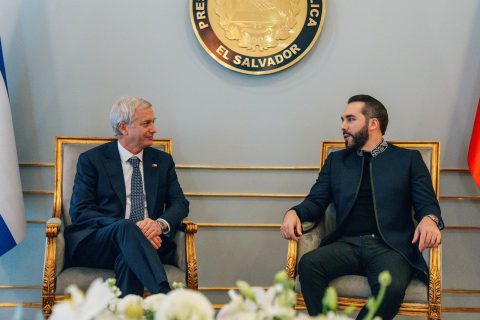 Kast destaca a El Salvador como “faro contra el crimen organizado” durante encuentro con Bukele: "Tenemos mucho que aprender"